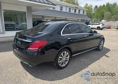 2015 Mercedes-Benz C 300 4Matic из США, поврежденный, VIN 55SWF4KB3FU060216